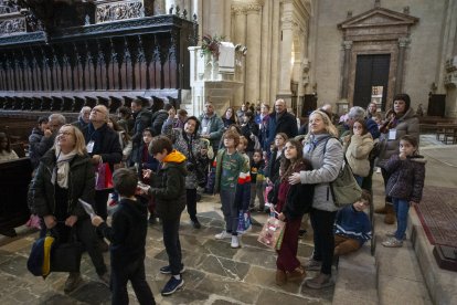 Imatge de la visita dels avis amb els nets a la Catedral de Tarragona
