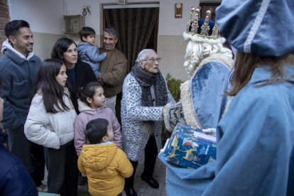 Entrega de regals dels Reis a Cambrils.