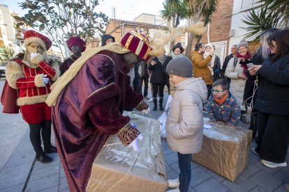 Entrega de regals dels Reis a Cambrils.