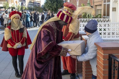 Entrega de regals dels Reis a Cambrils.