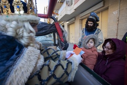 Entrega de regals dels Reis a Cambrils.