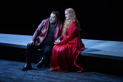 El dúo de amor de Tristán e Isolda en el segundo acto, con Clay Hilley y Lise Davidsen, en un momento que debería haber sido el pico erótico de la función.