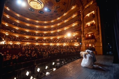 Lise Davidsen (Isolda) y Clay Hilley (Tristán) saludando al público al final de la función de estreno del ‘Tristan und Isolde’ del Liceu, el pasado 12 de enero.