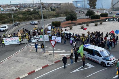 Tall que han fet els professors a la C-31b prop de la Laboral.