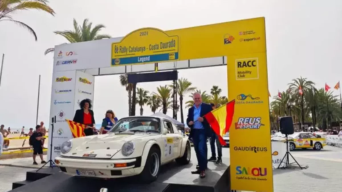 Imatge del punt de sortida de l'octava edició del Rally Catalunya – Costa Daurada Legend, a Salou