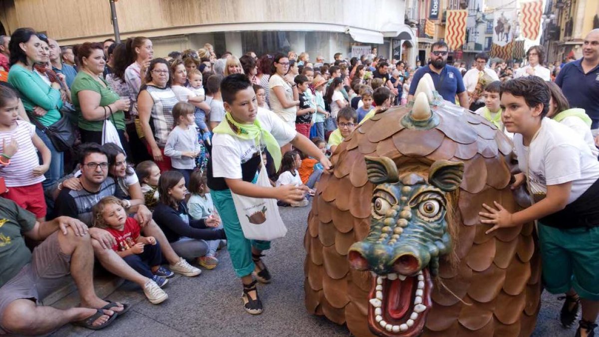 El Seguici Petit de la Festa Major omple la Part Alta de Tarragona de colors, música, nervis i una barreja d'emocions.