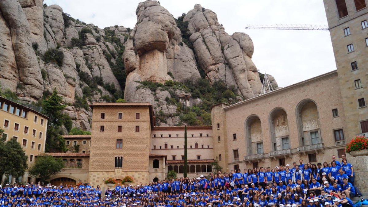 Los 600 alumnos del colegio 'El Carme' viajan a Montserrat para celebrar el centenario