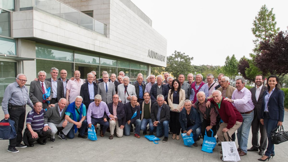 La 'Folga 65/2016' de la Fundació Barça Veterans han arribat a Salou per a realitzar-hi una trobada d'exjugadors de més de 65 anys del Futbol Club Barcelona.