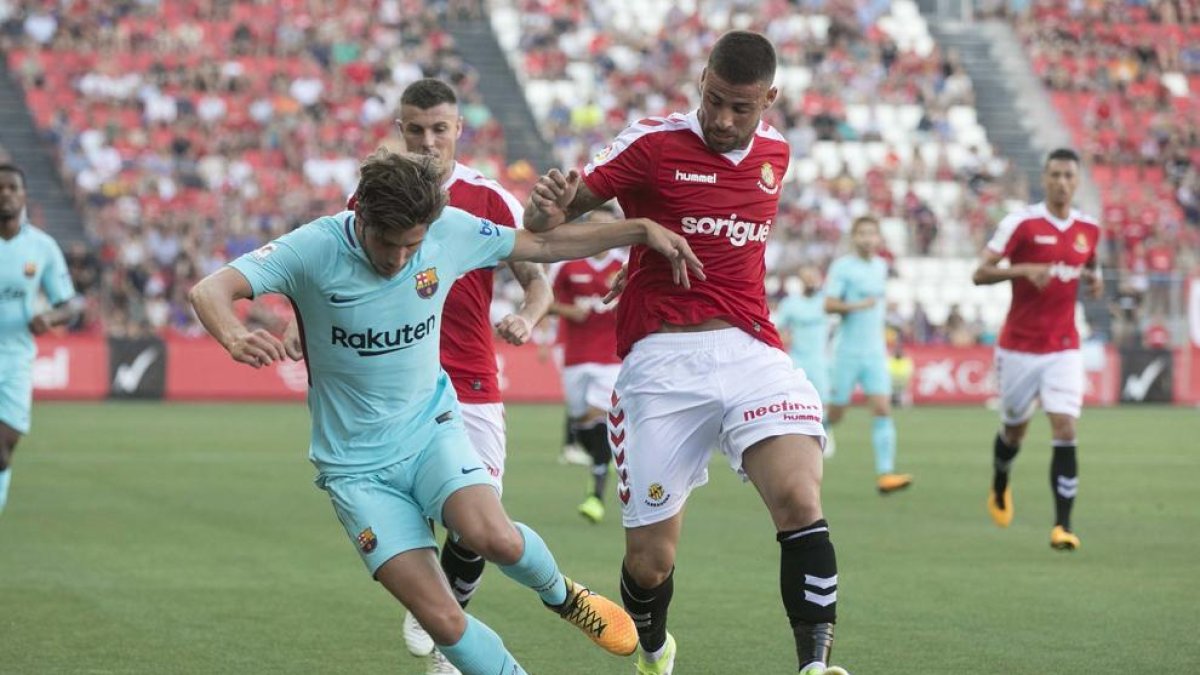 Imatges del partit que ha enfrontat el Nàstic amb el FC Barcelona al Nou Estadi