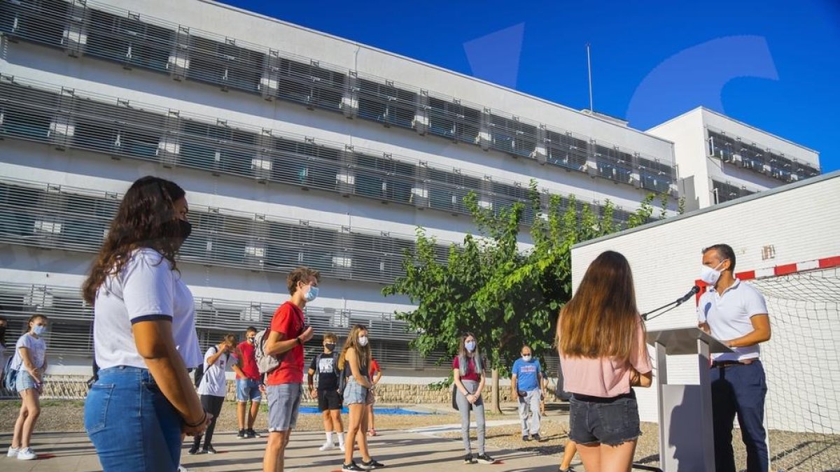 Primer dia de curs al'Institut Martí Franqués de Tarragona amb les mesures de seguretat sanitària obligades per la pandèmica del coronavirus