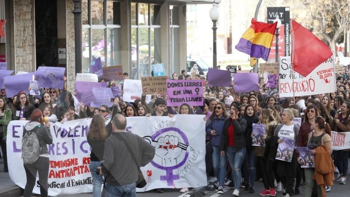Manifestació d'estudiants durant la vaga del 8 de març a Tarragona.