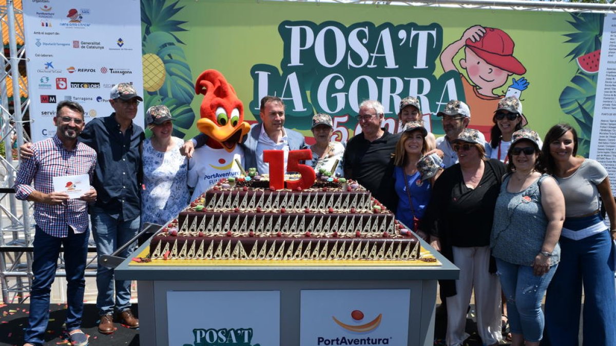 Decimoquinta edición del 'Posa't la gorra' en el Port Aventura, campaña para recoger fondos para la lucha contra el cáncer infantil.