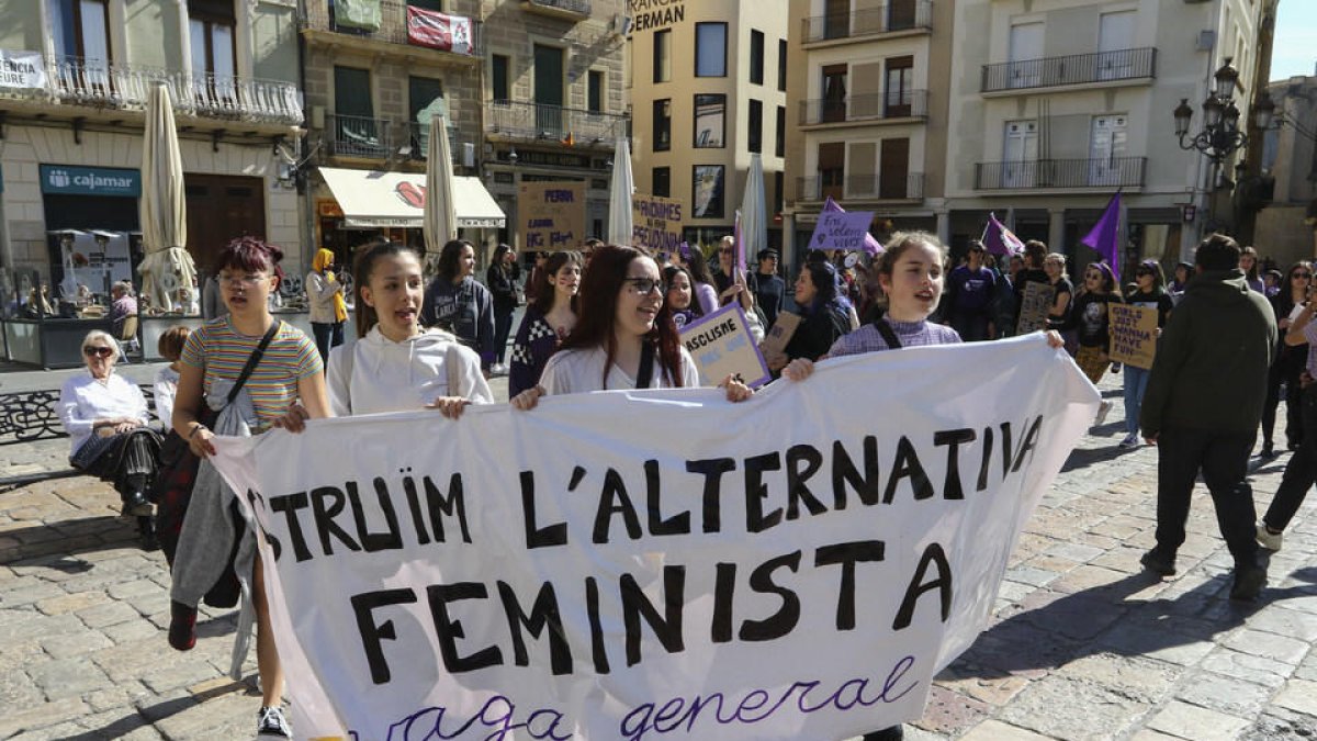 Recull de les millors imatges de la manifestació del Dia de la Dona a Reus