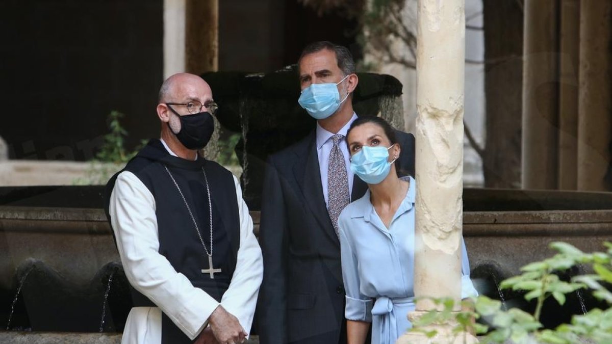 Visita de los Reyes de España al Monasterio de Poblet. Centenares de manifestantes se han concentrado en la vía de acceso para protestar contra la visita de los monarcas.