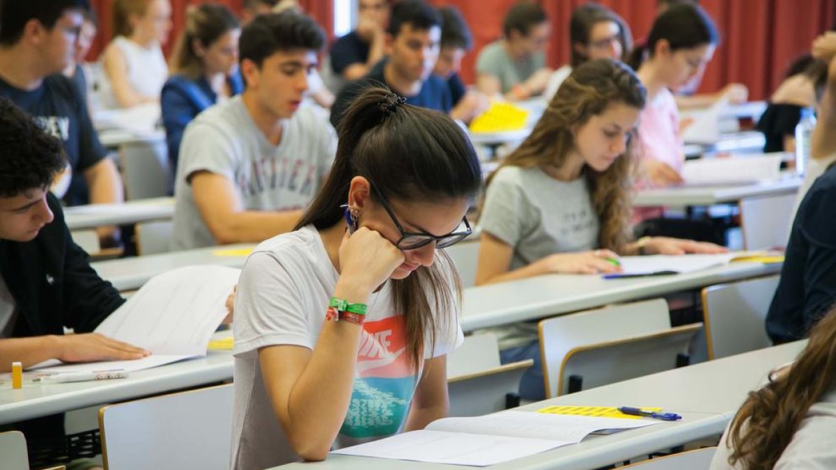 Els alumnes s'examinen de les Proves d'Accés a la Universitat (PAU).