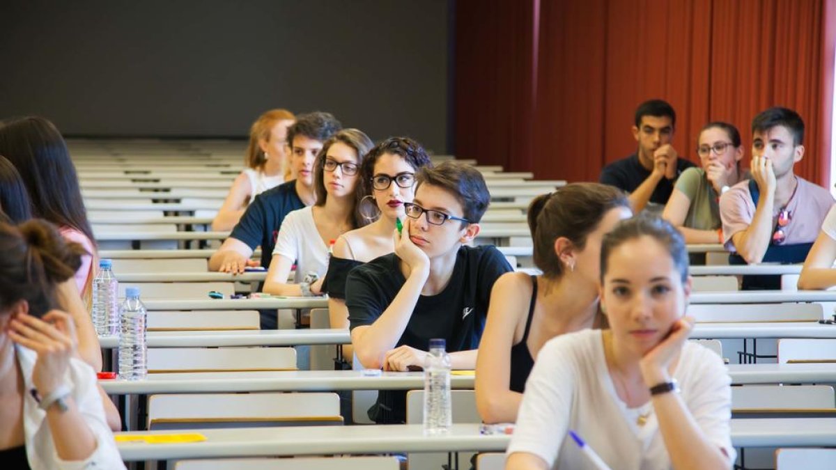 Els alumnes s'examinen de les Proves d'Accés a la Universitat (PAU).