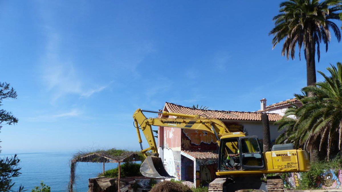 Imatge de l'inici de l'enderroc de Cala Morisca, el xalet de Pedrol Rius a Cap Salou.