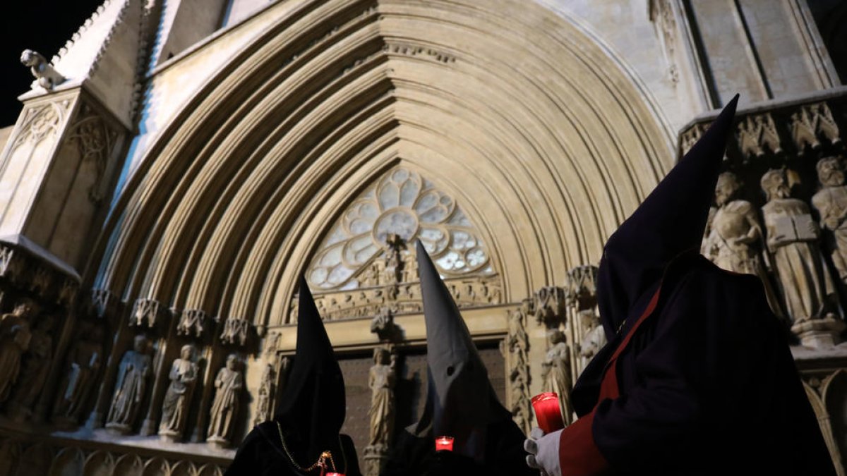 El Crist de les 7 Paraules surt en viacrucis després de ser restaurat