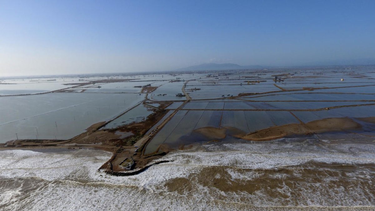 Imatges aèries del Delta de l'Ebre després del temporal