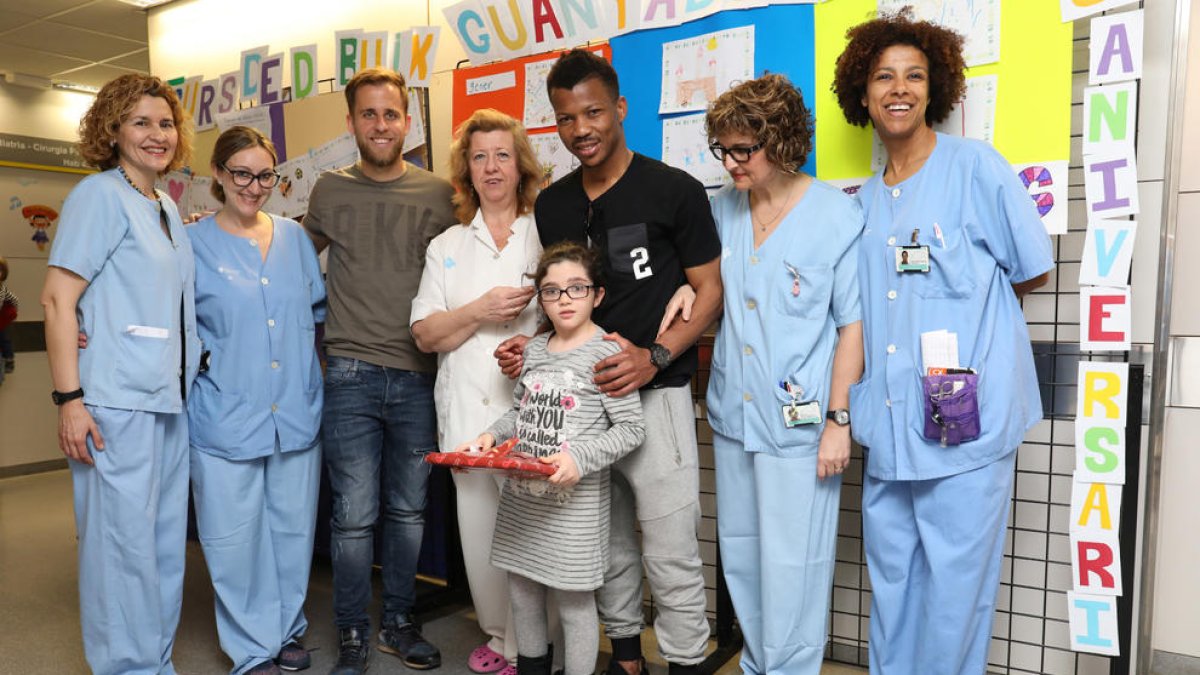 Els futbolistes del Nàstic entreguen premis a l'Hospital Joan XXIII