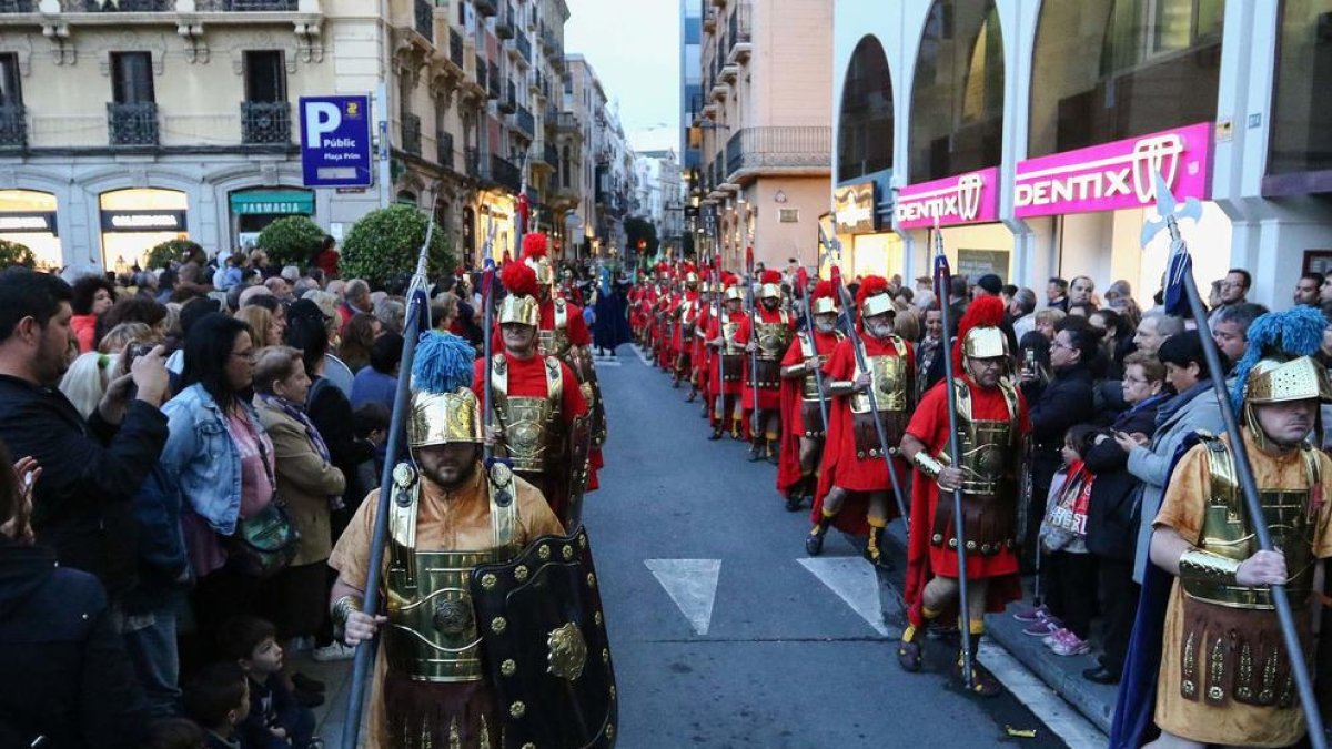 Centenars de reusencs s'apleguen per assistir a aquest acte de Setmana Santa