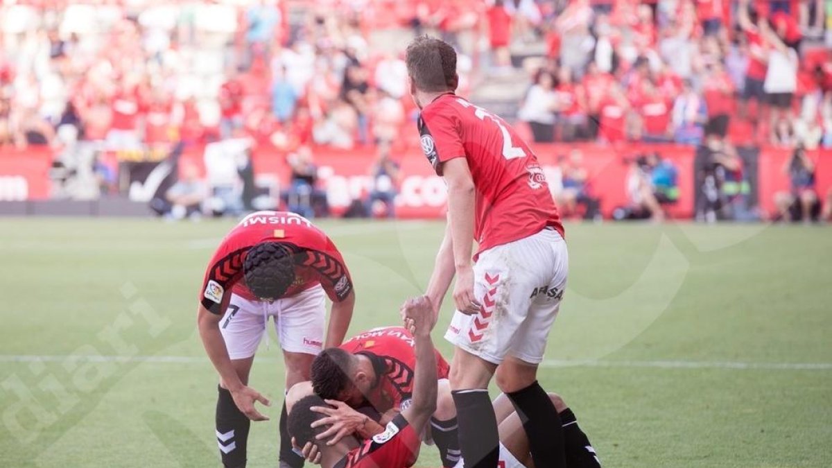 El Nàstic derrota al Gerona (3-1) y sale del descenso