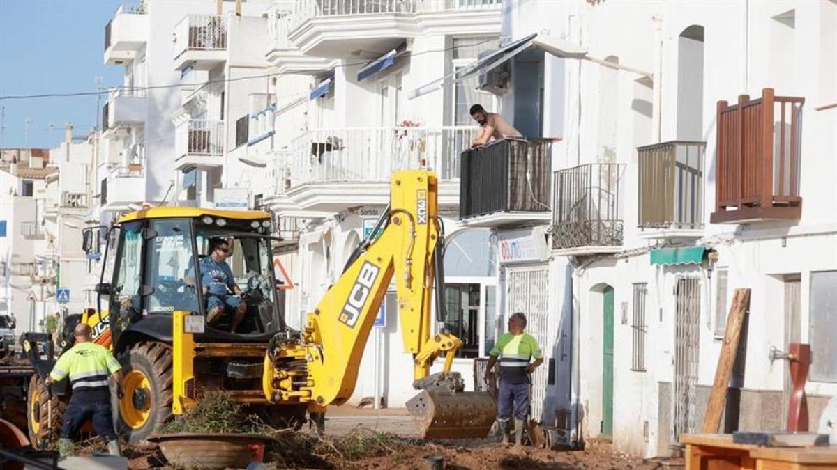 Les localitats de les Cases d'Alcanar i Sant Carles de la Ràpita van viure un 1 de setembre molt dur després que caiguessin més de 200 litres d'aigua en molt poca estona i es produïssin inundacions i greus desperfectes als habitatges i la via pública.