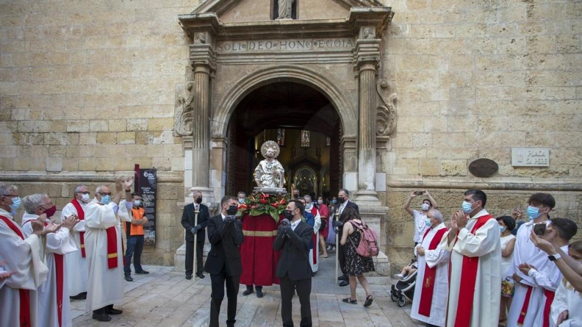 L'encesa de la Víbria, el Drac i el Ball de Diables van acomiadar unes festes de Sant Pere marcades per les restriccions sanitàries