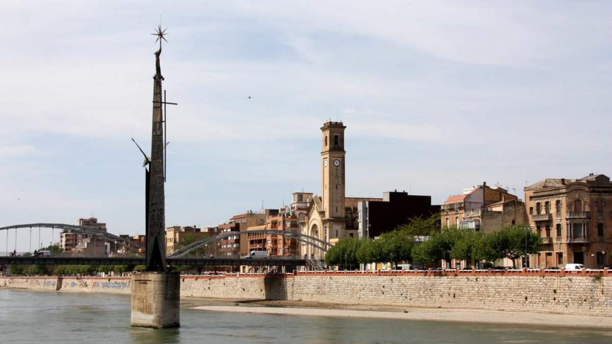 Los vecinos de Tortosa decidirán el futuro del monumento franquista de la batalla del Ebro
