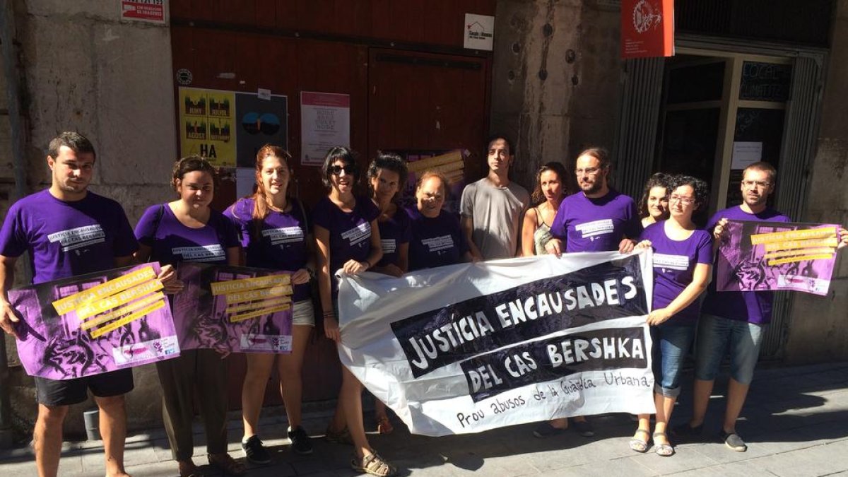 Cau de Llunes reclama justicia por las agresiones físicas y psicológicas del #CasBershka