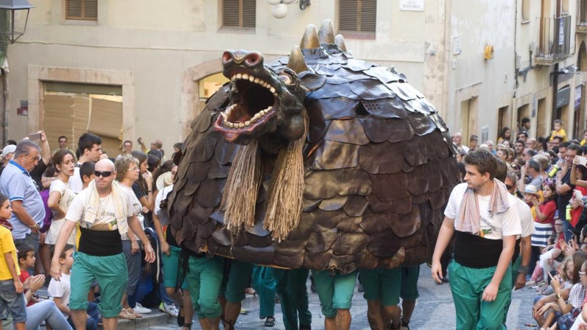 La Cucafera inaugura les festes dels 25 anys del Vermut Rumbero Solidari