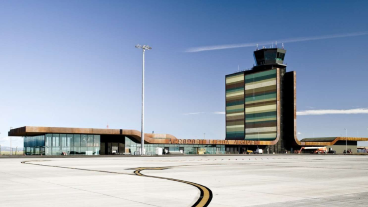 Imatge de l'exterior de l'aeroport de Lleida.