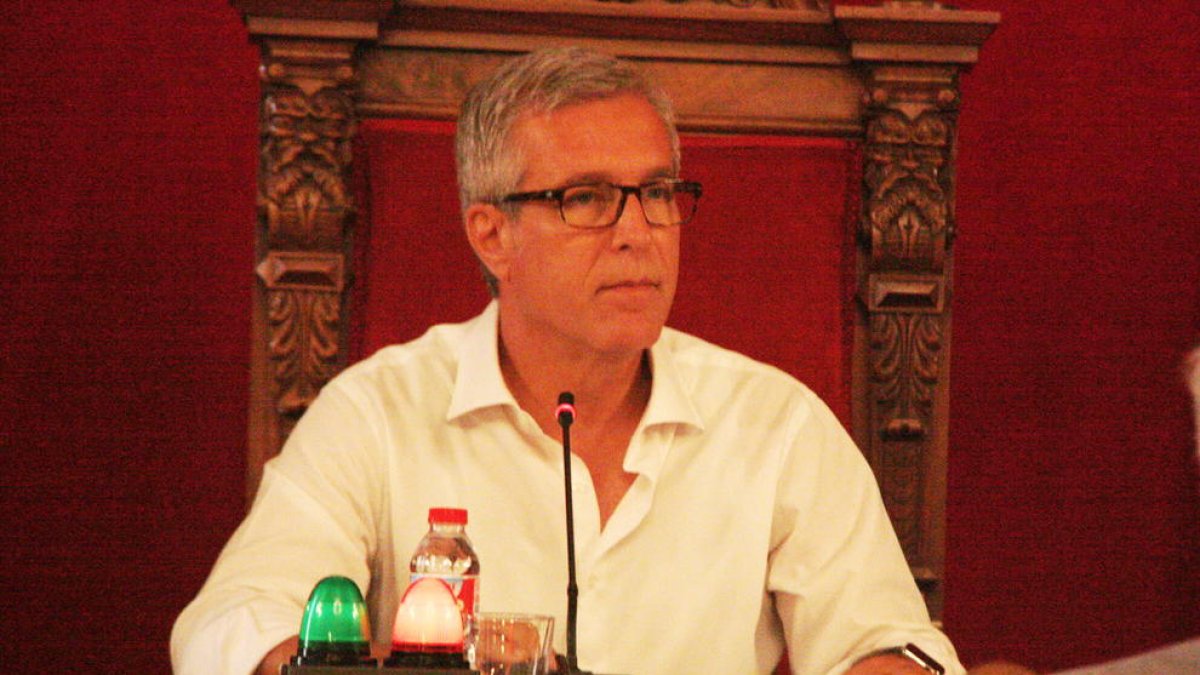 Primer pla de l'alcalde de Tarragona, Josep Fèlix Ballesteros, en plenari el 2 de setembre de 2016