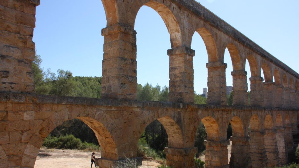 Petit incendi de vegetació al Pont del Diable