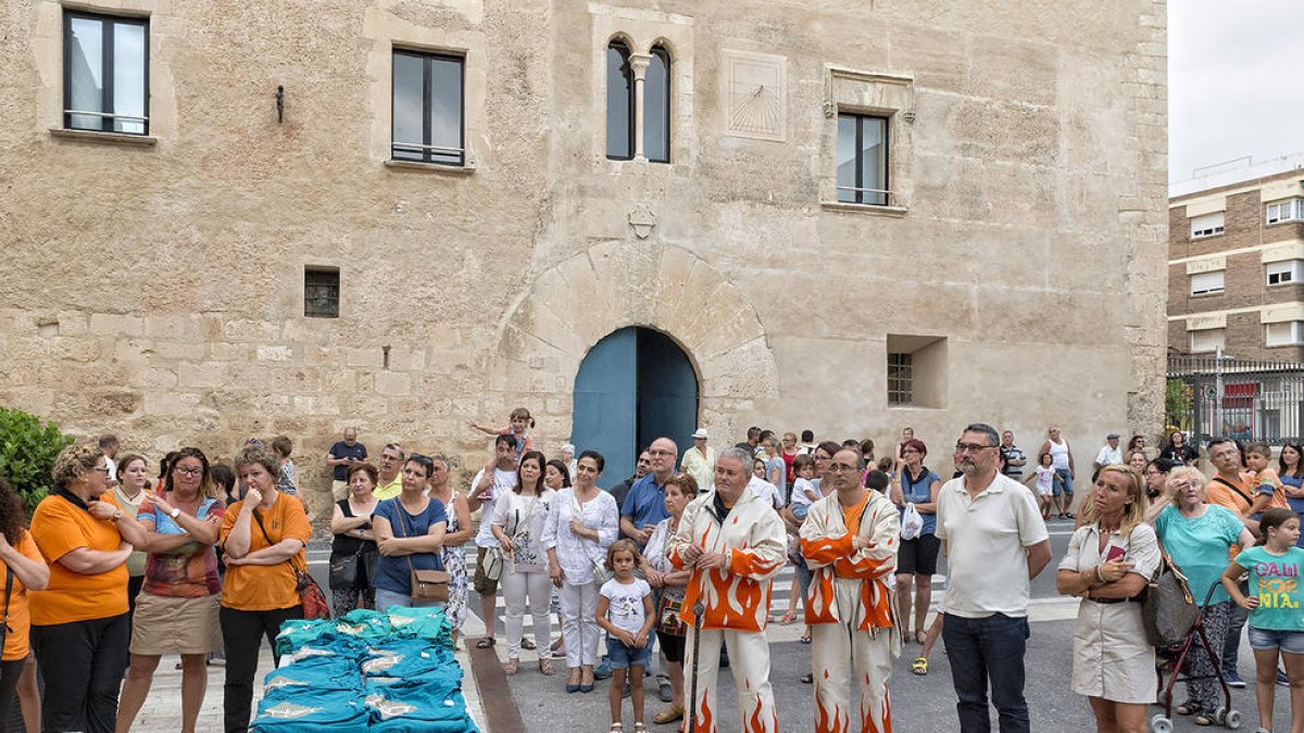 La Canonja da el pistoletazo de salida a la Fiesta Mayor con la presentación de la camiseta de la fiesta