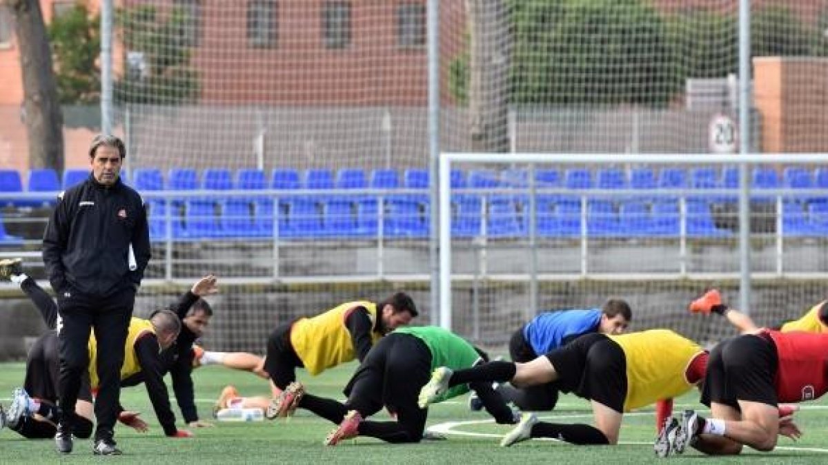 Els futbolistes del CF Reus, entrenant.