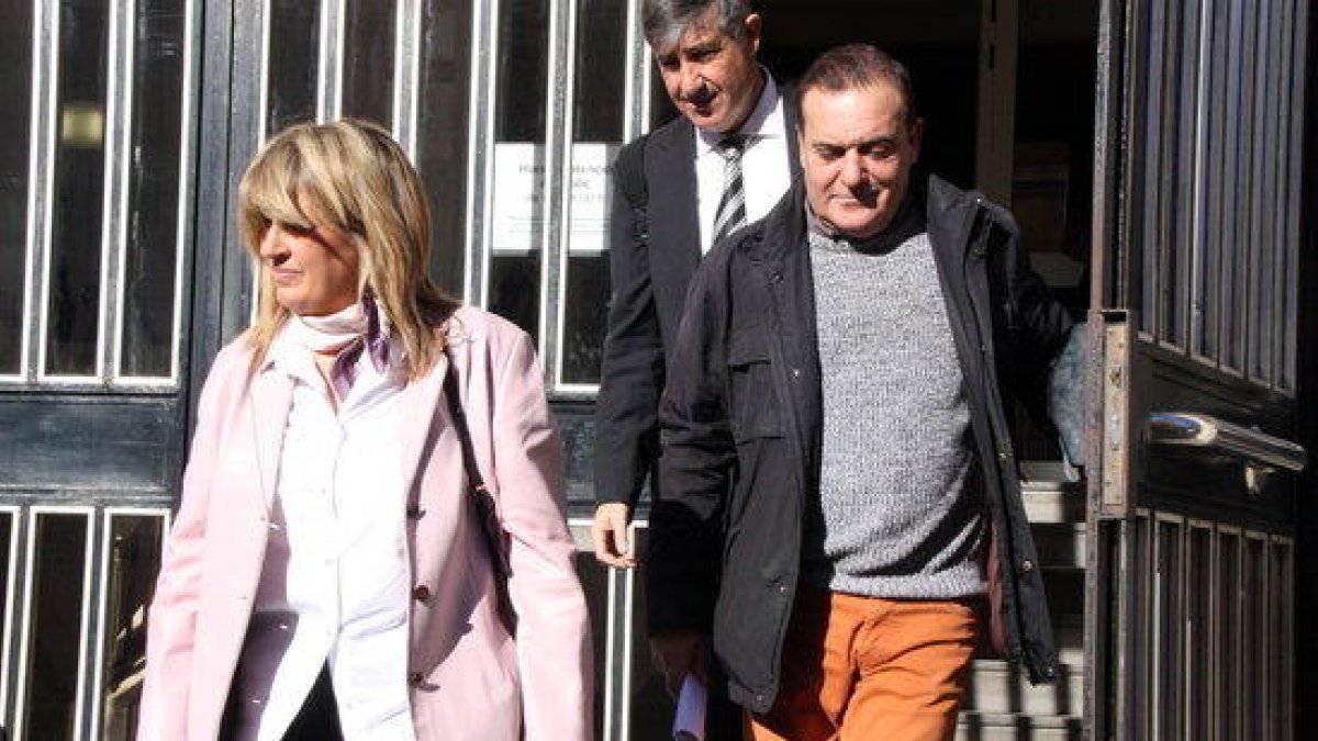 El exgerente del Instituto Municipal de Servicios Sociales (IMSS) de Tarragona Antonio Muñoz saliendo de los juzgados después de declarar como investigado el 1 de febrero del 2016.