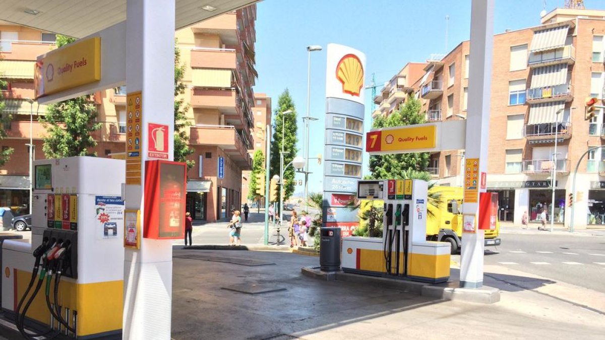 El hombre intentó engañar al trabajador de la gasolinera para que lo atendiera más rápidamente.