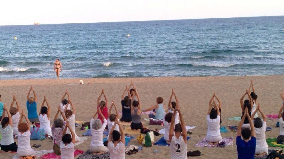 Sesión de Yoga Solidario en beneficio de GAIA Tarragona