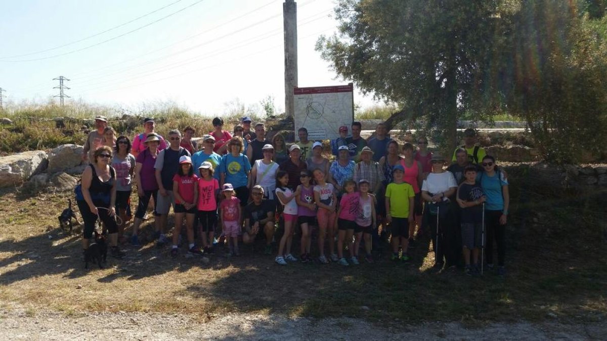 Una caminada popular inaugura el nou itinerari del Camí del Rourell a Alcover