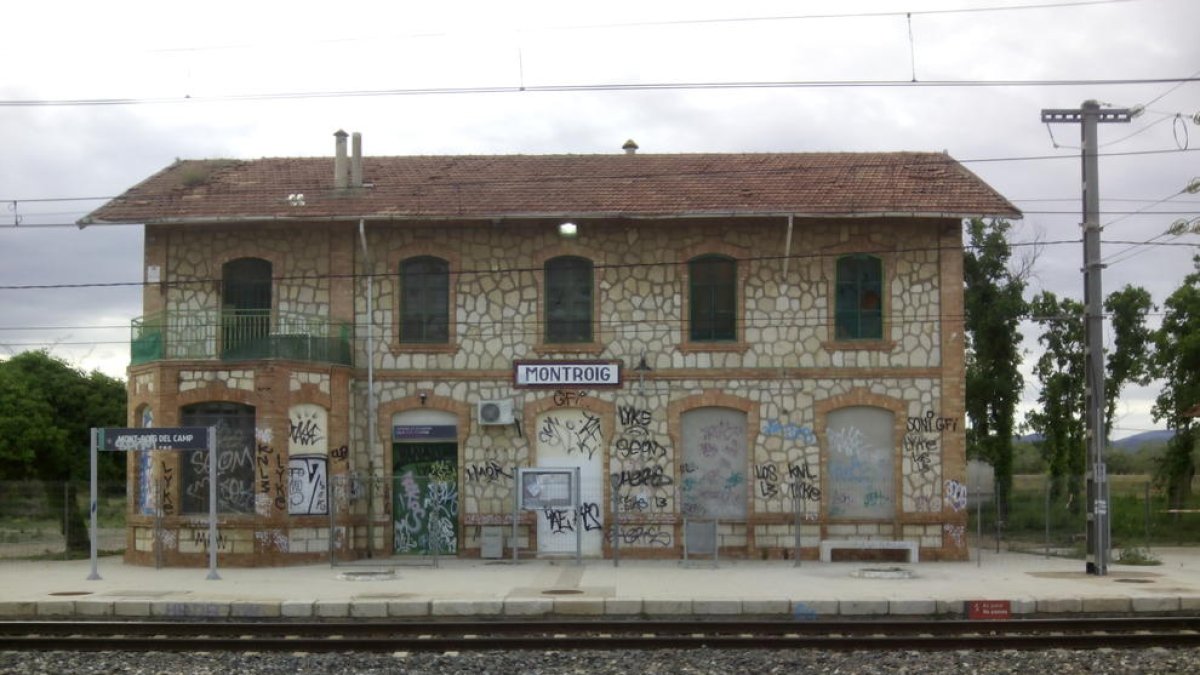 Tercer dia de retards a Mont-roig per l'avaria en la senyalització del tren