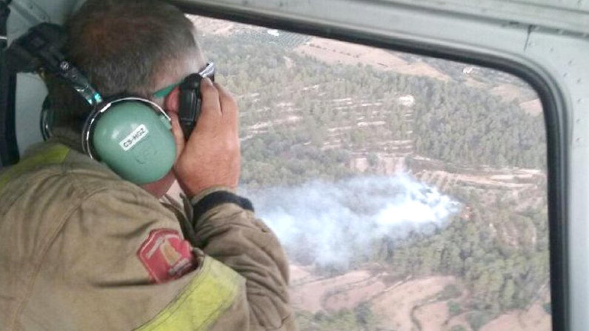 Quatre incendis simultanis per llamps a les Terres de l'Ebre