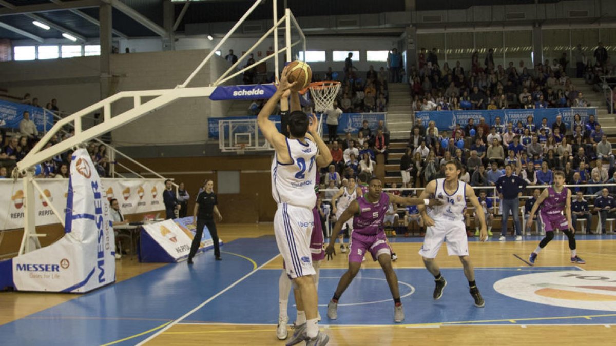 Los aficionados del Serrallo quieren tener baloncesto de primer nivel.