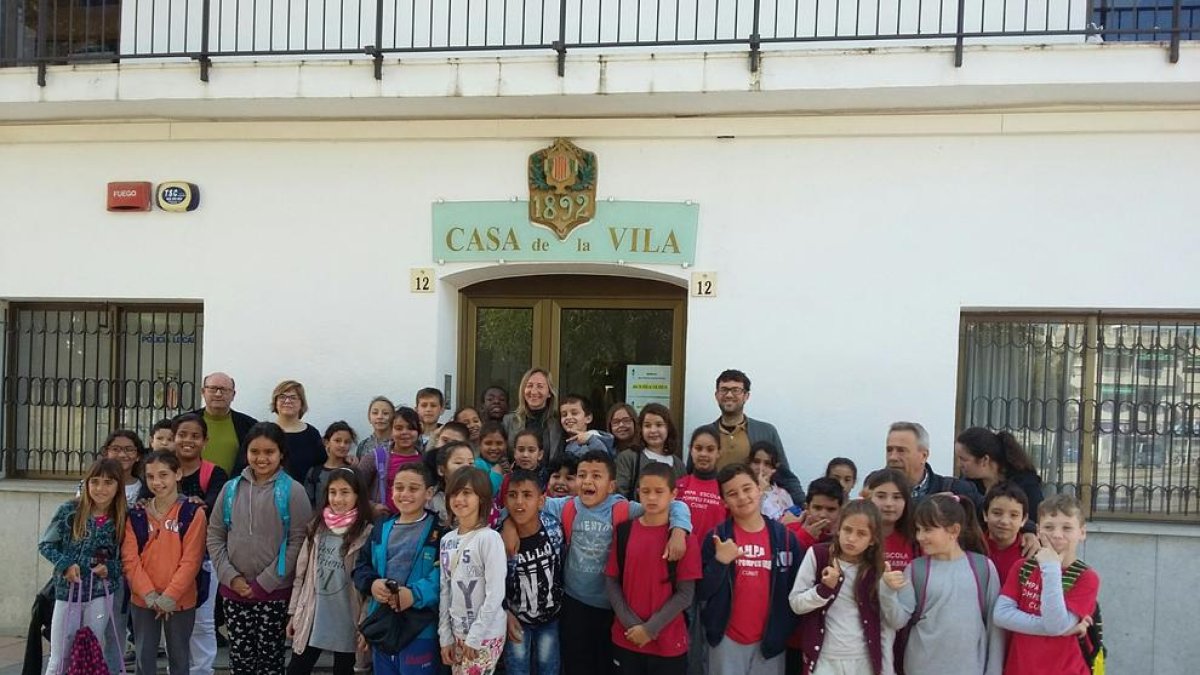 Alumnes de l'escola Pompeu Fabra de Cunit visiten l'Ajuntament