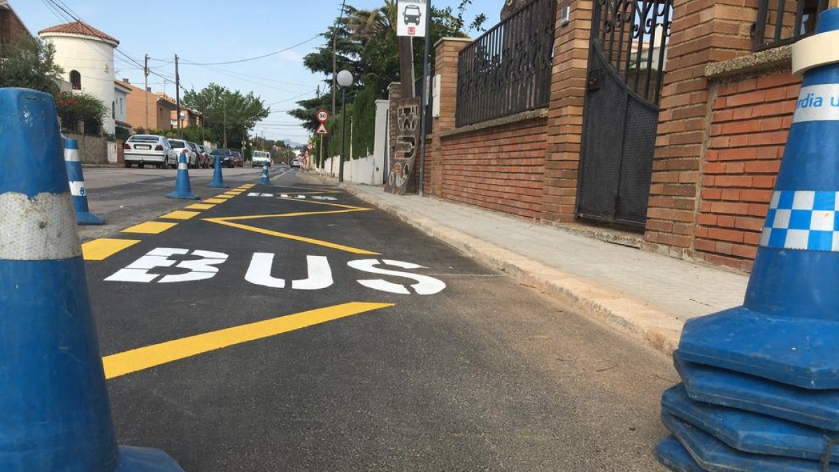 Nou paviment a la calçada de les urbanitzacions platja de Vilafortuny, Proacosa i La Llosa