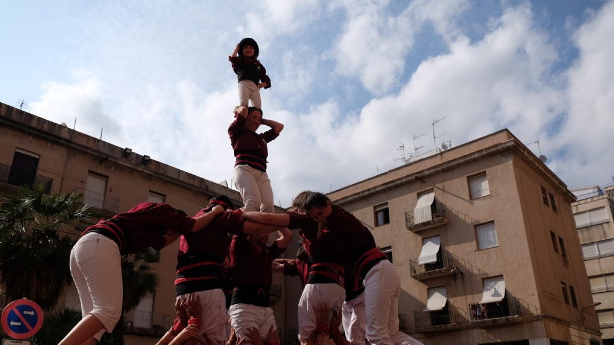 4de6 de los Castellers de Tortosa en la diada de su bautizo.