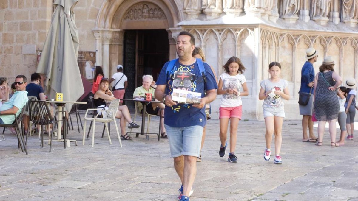 La Plataforma per la Llengua ofereix als turistes aprendre català