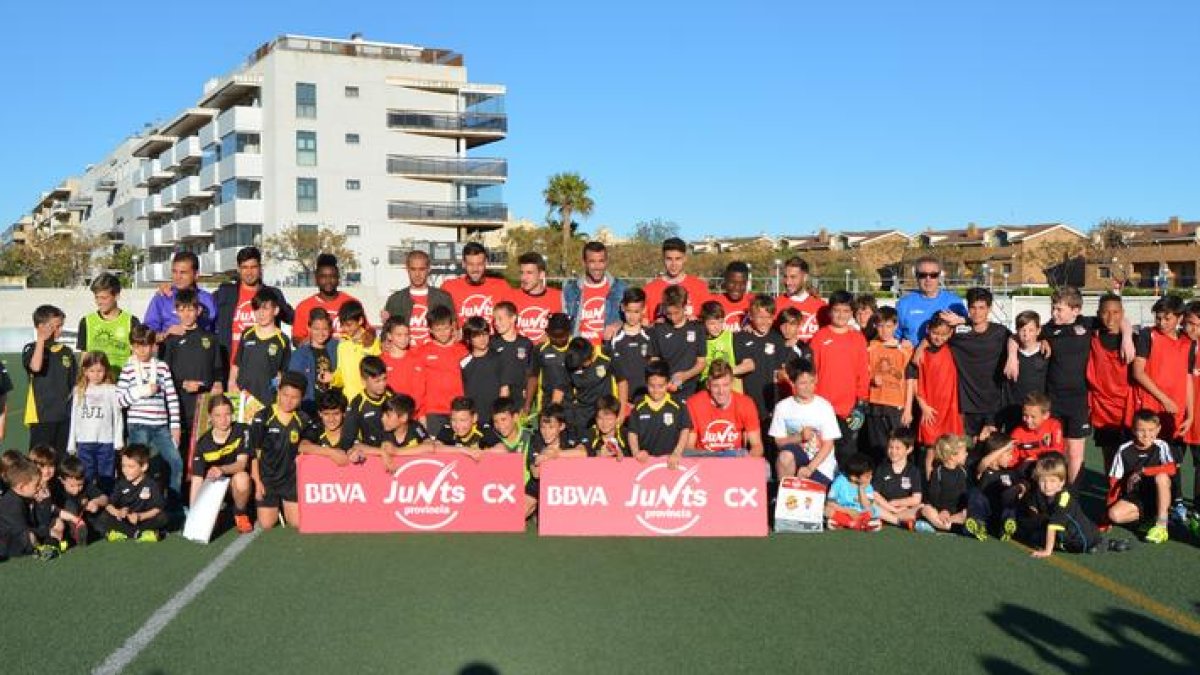 El 'Junts Província' del Nàstic visita el futbol base de Salou