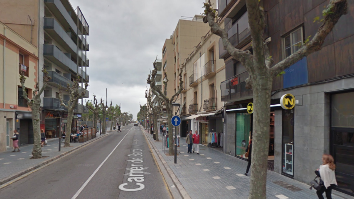 Detenen dues dones a Salou per robar roba en botigues del carrer Barcelona