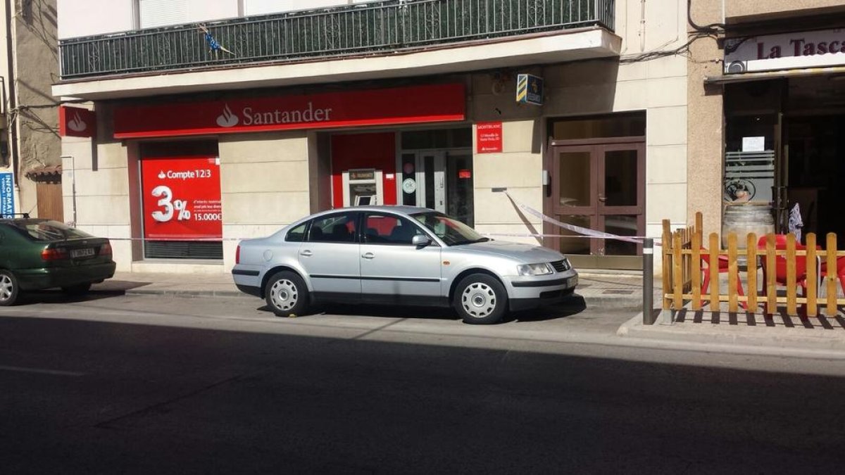 Atraquen una sucursal del banc Santander de Montblanc